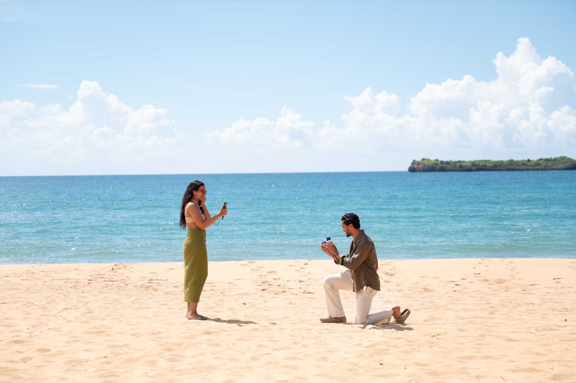 Franchesca & Linero, sunrise proposal on the beach