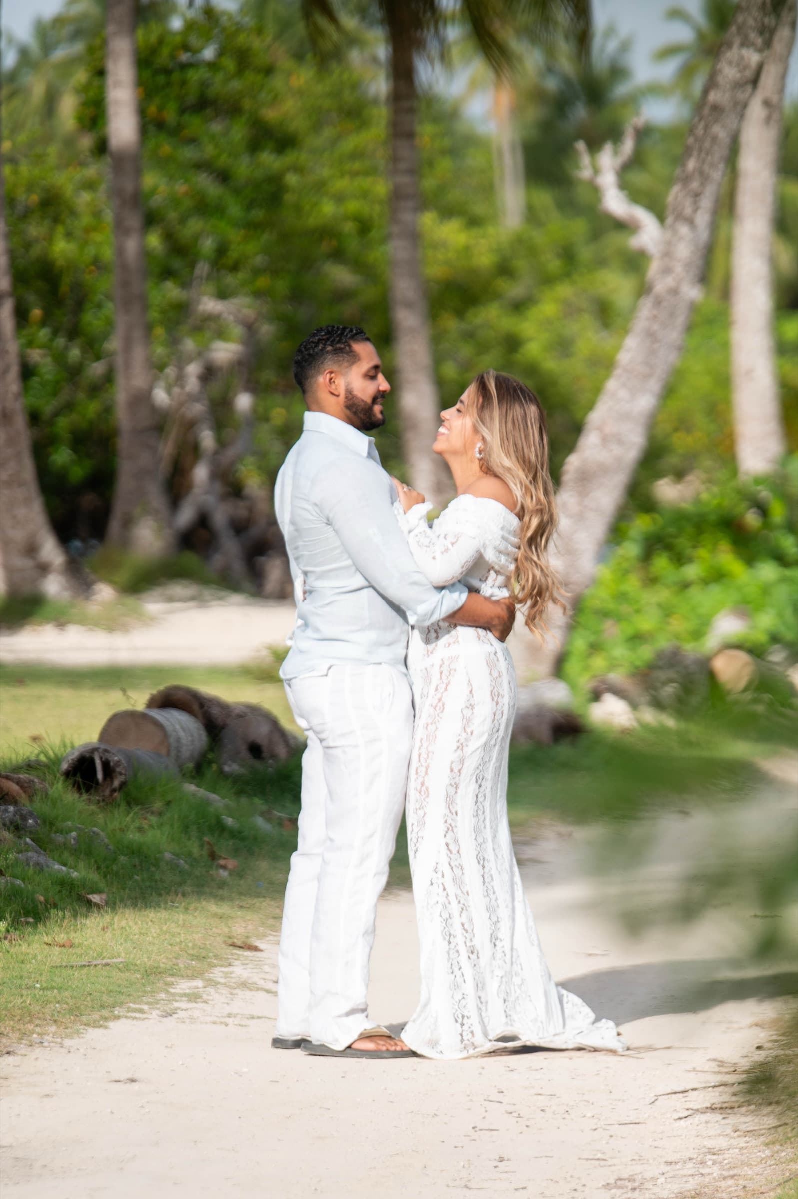 Mari & Ramses, proposal by the sea